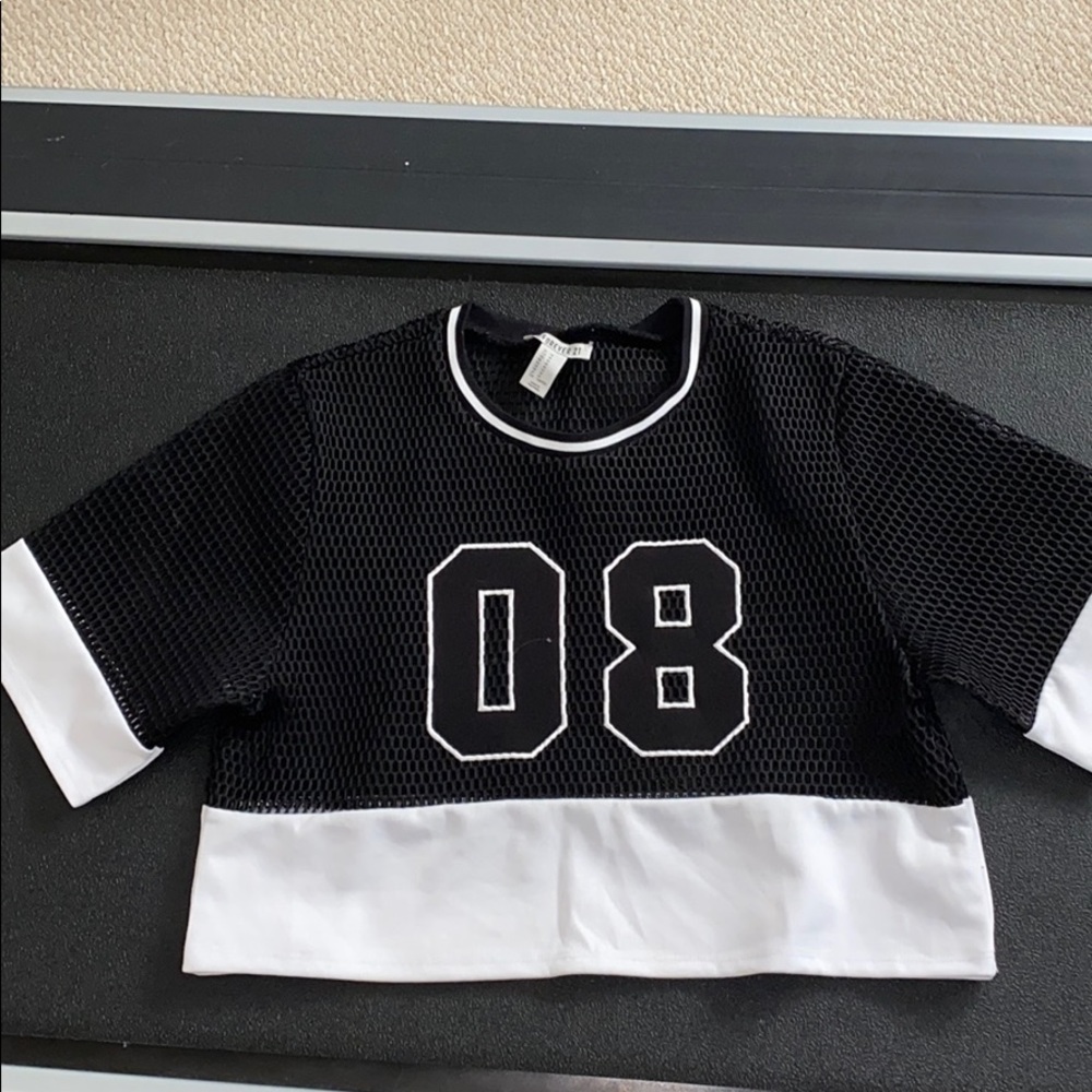 Forever 21 Black&White Jersey-Inspired Top Size M
